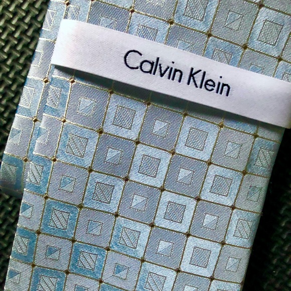 NWT Men's Calvin Klein Silk tie- Light Blue Geometric Pattern - Picture 7 of 8